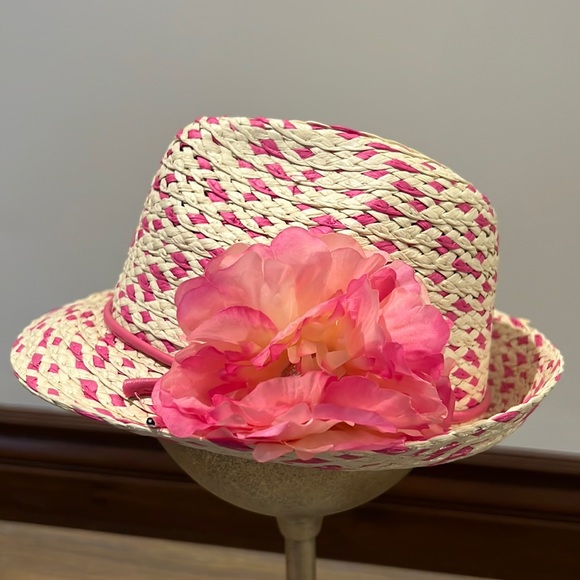 Other - Pretty straw pink floral stone hat!